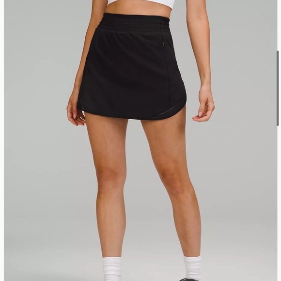 lululemon athletica Dresses & Skirts - Lululemon Hotty Hot HR Skirt